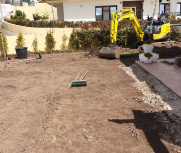 Limpeza de terreno com maquinaria