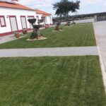 Espaço verde cuidado em moradia